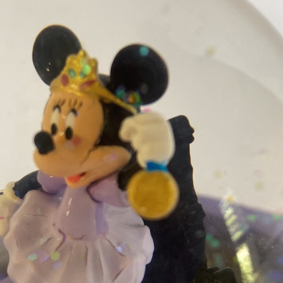 2019 RUN DISNEY PRINCESS SNOW GLOBE - Picture 12 of 15